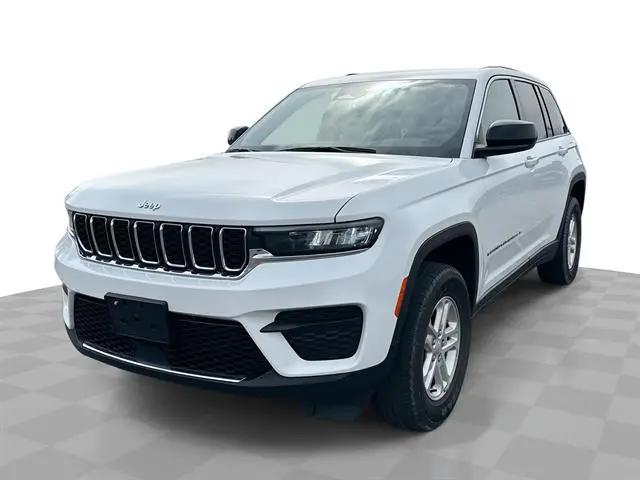 2023 Jeep Grand Cherokee Laredo 4x4 for sale in Birch Run, MI