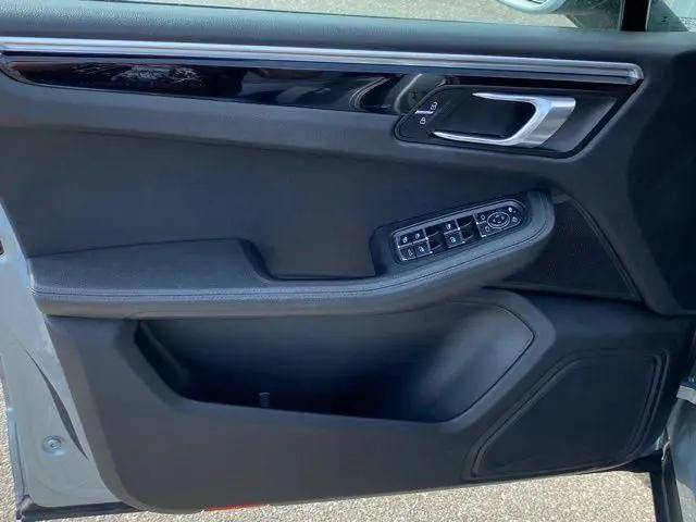 2019 Porsche Macan Macan