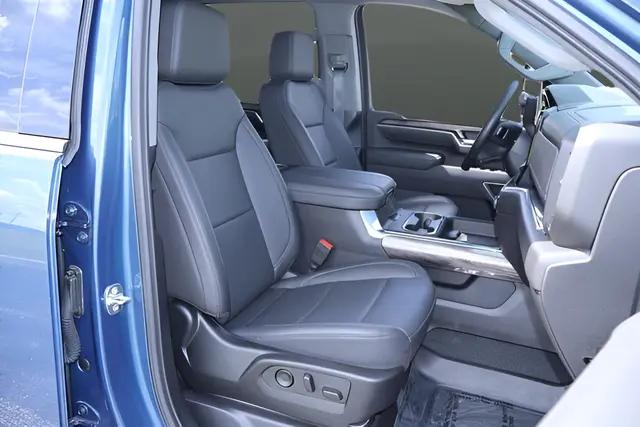 2025 Chevrolet Silverado 3500HD 4WD Crew Cab Standard Bed LTZ