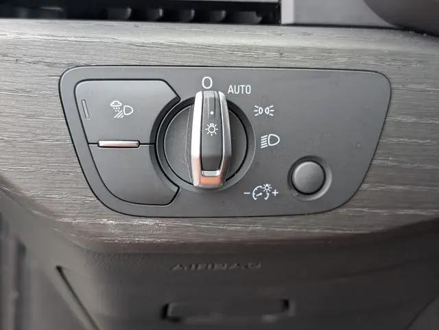 2022 Audi A4 Premium Plus 40 TFSI quattro S tronic