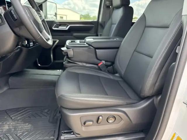 2026 Chevrolet Silverado 2500HD Crew Cab, Standard Bed, LT, 4WD