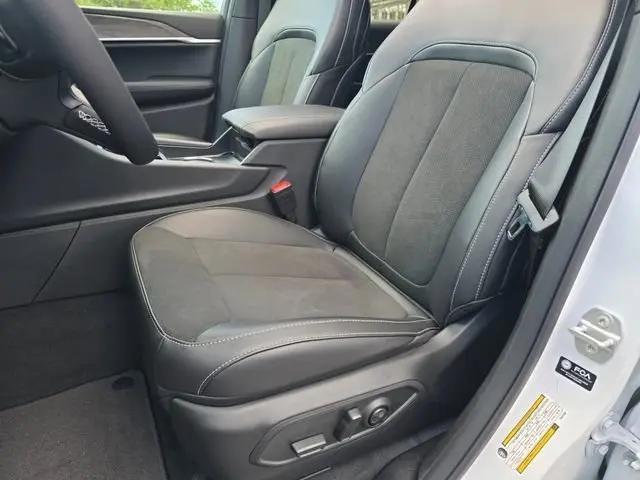 2026 Jeep Grand Cherokee L Altitude 4x4