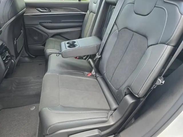 2026 Jeep Grand Cherokee L Altitude 4x4