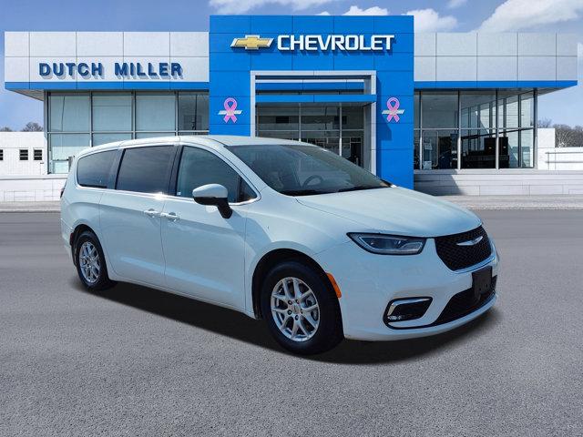 2023 Chrysler Pacifica Touring L for sale in Huntington, WV