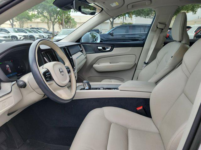2023 Volvo XC60 B5 Plus Bright Theme