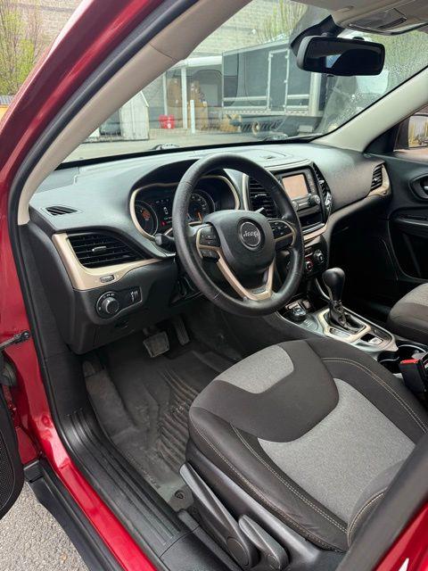 2016 Jeep Cherokee Sport