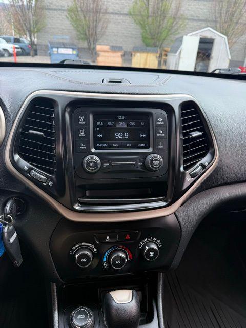 2016 Jeep Cherokee Sport