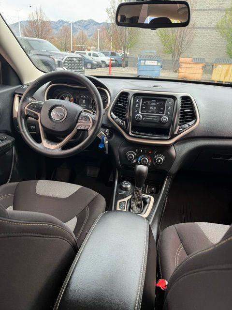 2016 Jeep Cherokee Sport