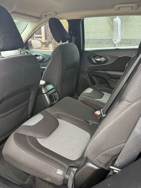 2016 Jeep Cherokee Sport