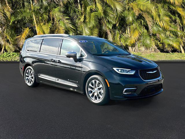 2025 Chrysler Pacifica Hybrid Pinnacle