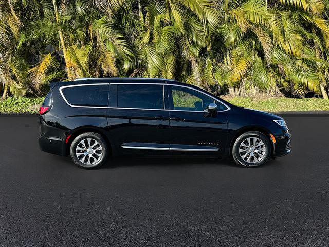 2025 Chrysler Pacifica Hybrid Pinnacle
