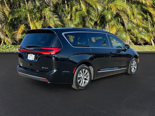 2025 Chrysler Pacifica Hybrid Pinnacle