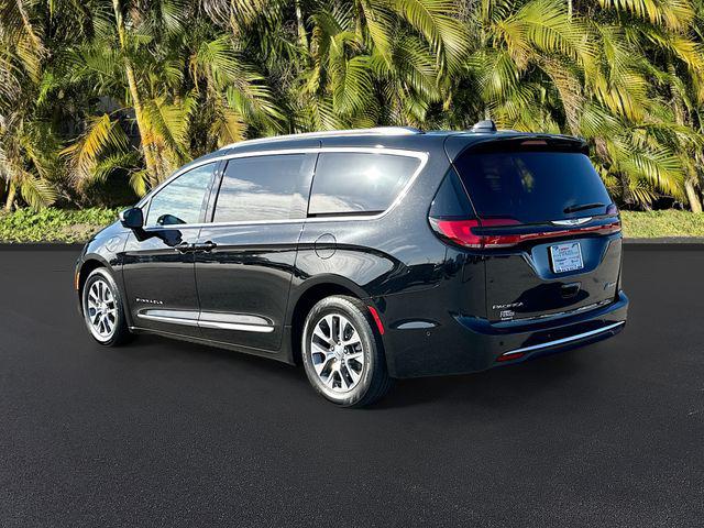 2025 Chrysler Pacifica Hybrid Pinnacle