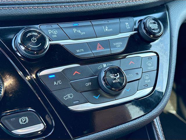 2025 Chrysler Pacifica Hybrid Pinnacle