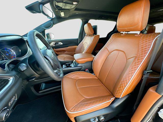 2025 Chrysler Pacifica Hybrid Pinnacle