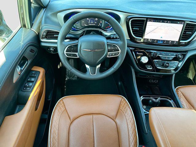 2025 Chrysler Pacifica Hybrid Pinnacle