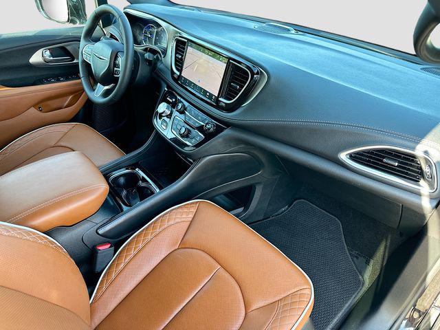 2025 Chrysler Pacifica Hybrid Pinnacle