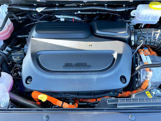 2025 Chrysler Pacifica Hybrid Pinnacle