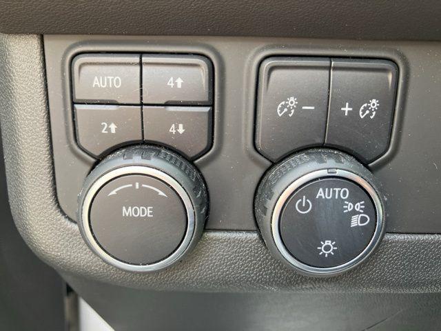 2023 Chevrolet Suburban 4WD Premier