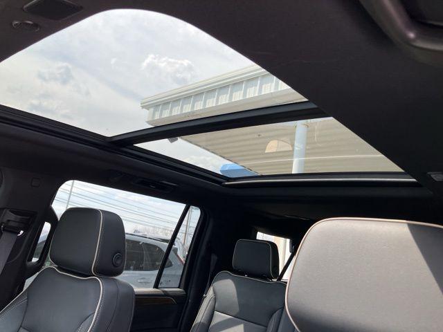 2023 Chevrolet Suburban 4WD Premier