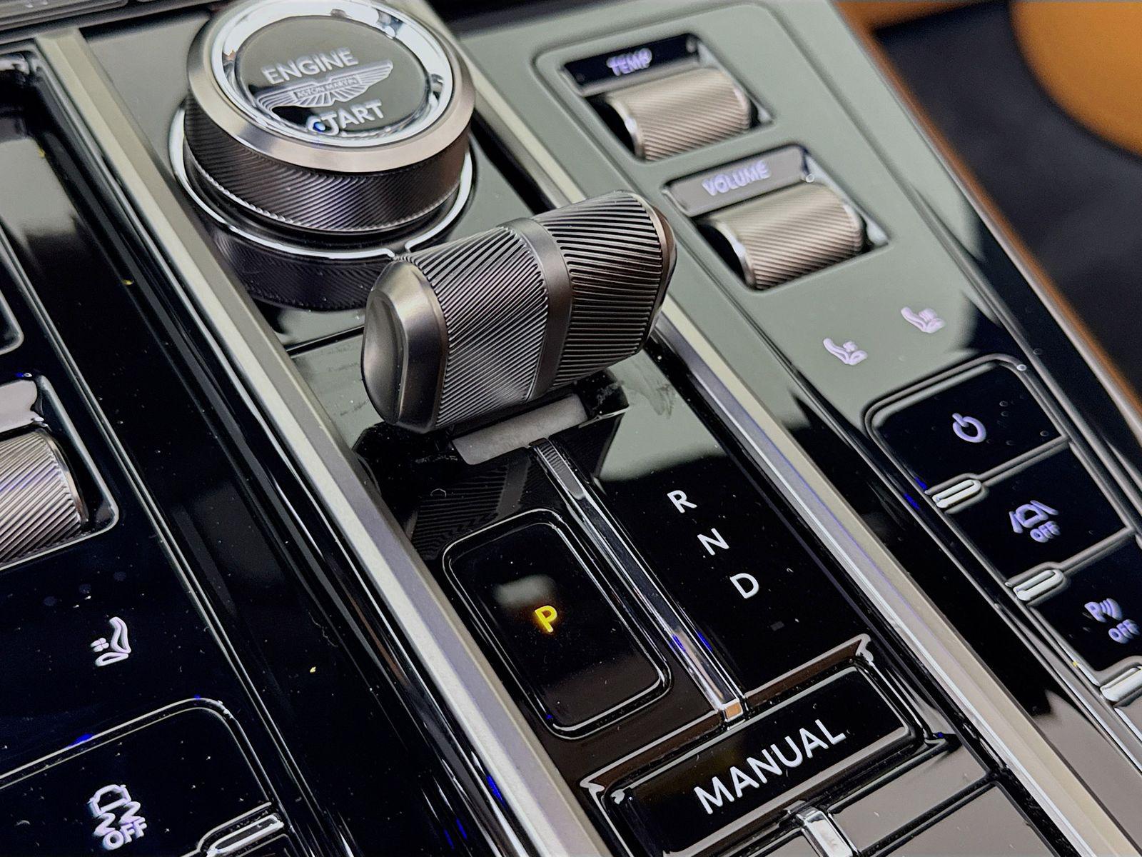 2026 Aston Martin Vantage - Photo 14
