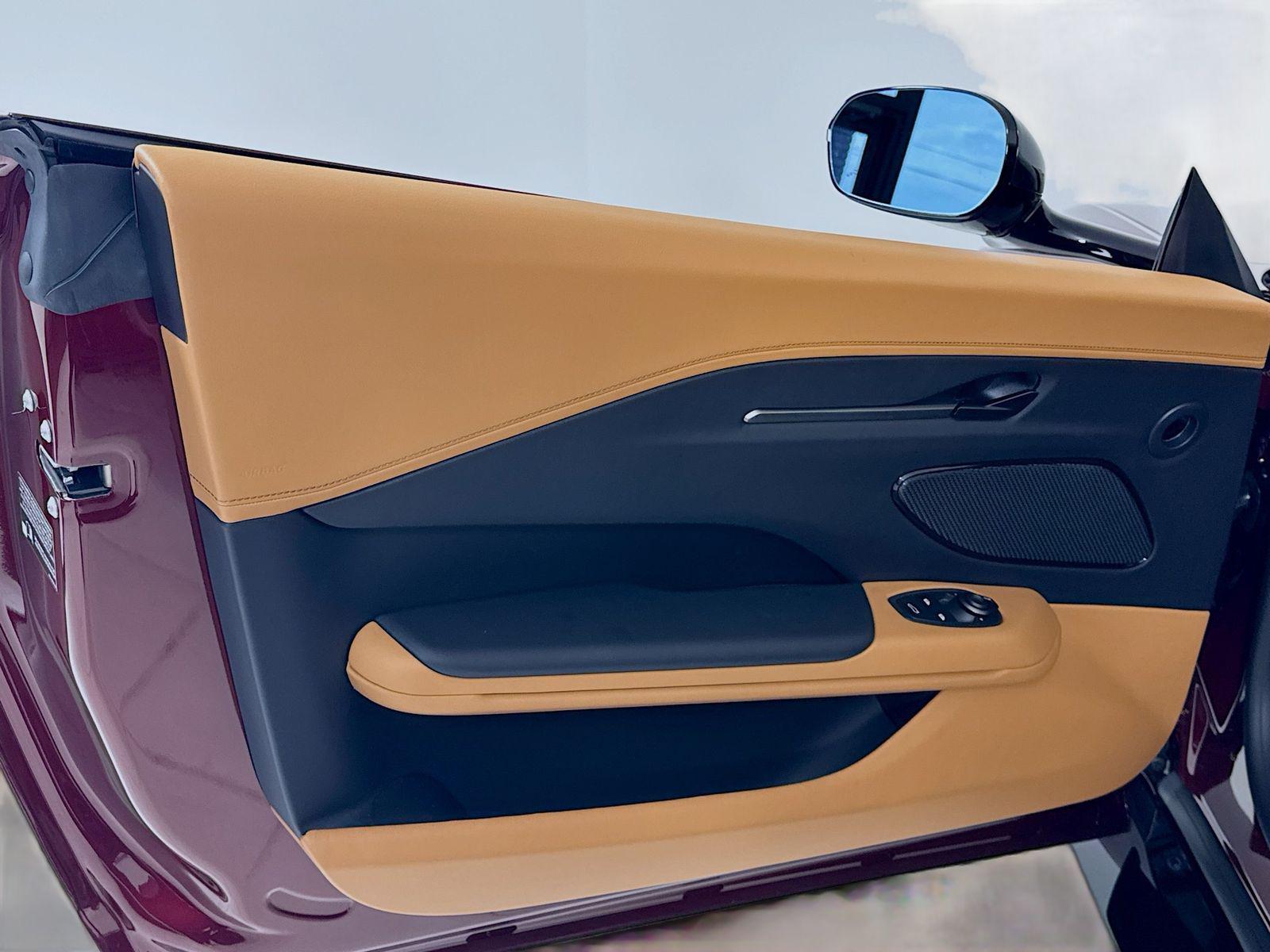 2026 Aston Martin Vantage - Photo 15