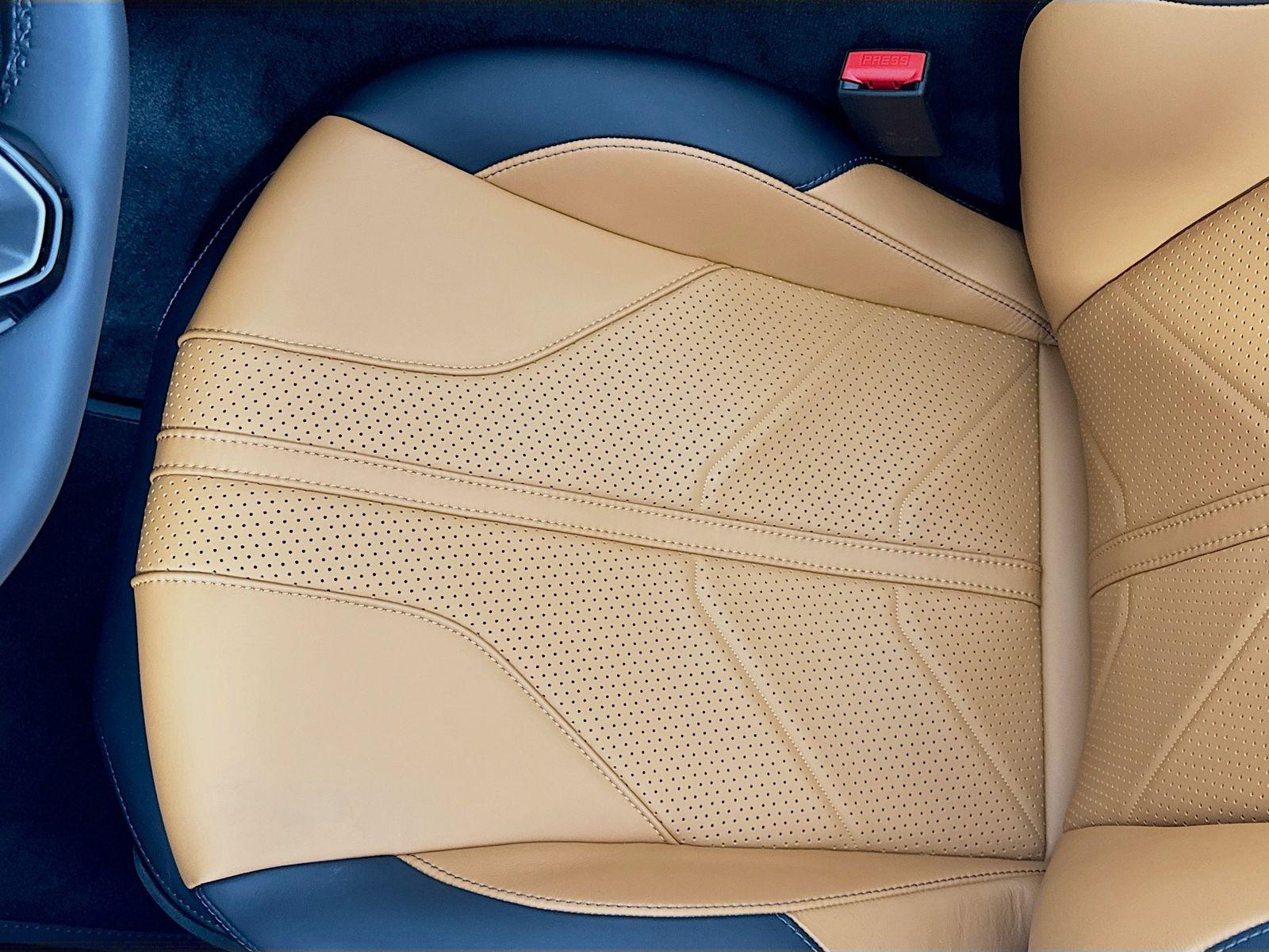 2026 Aston Martin Vantage - Photo 18