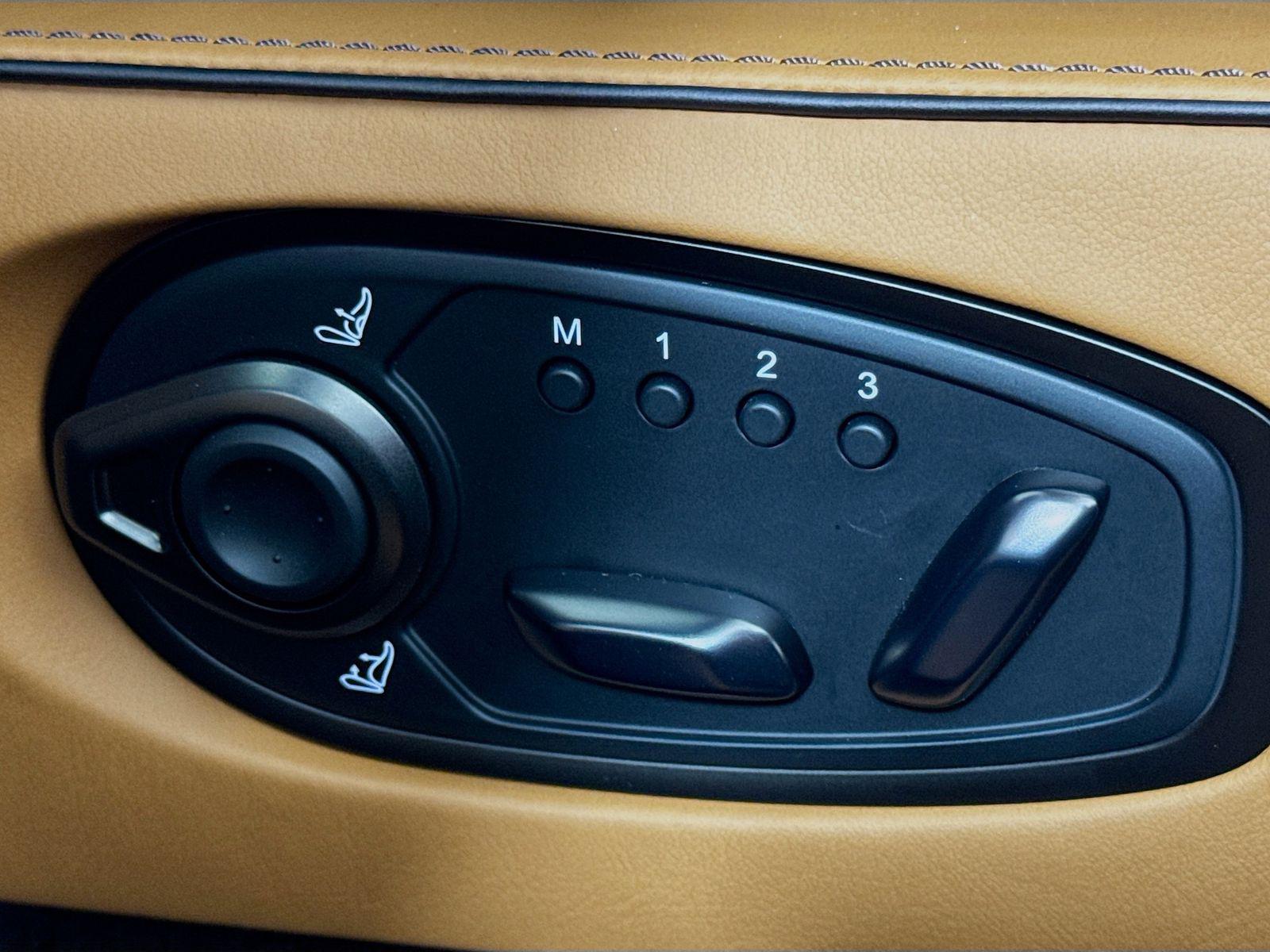 2026 Aston Martin Vantage - Photo 19