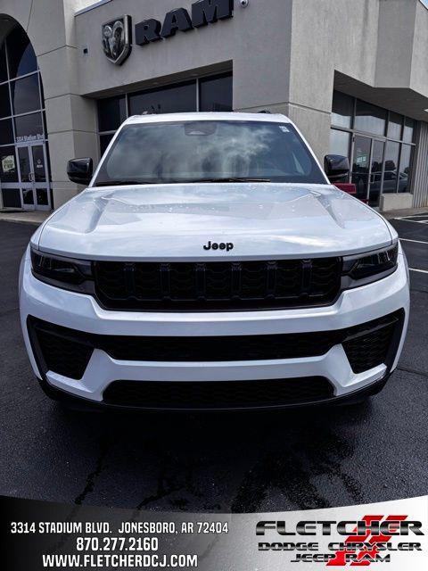 2026 Jeep Grand Cherokee GRAND CHEROKEE L LAREDO ALTITUDE 4X4