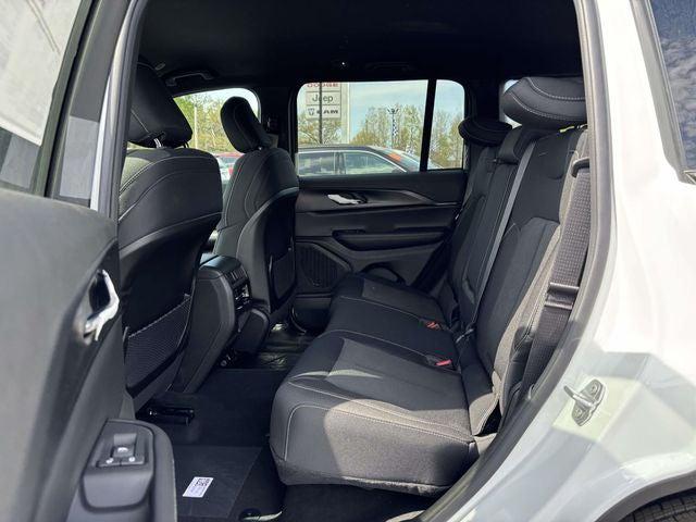 2026 Jeep Grand Cherokee Laredo 4x4