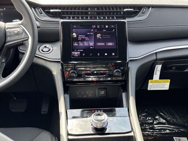 2026 Jeep Grand Cherokee Laredo 4x4