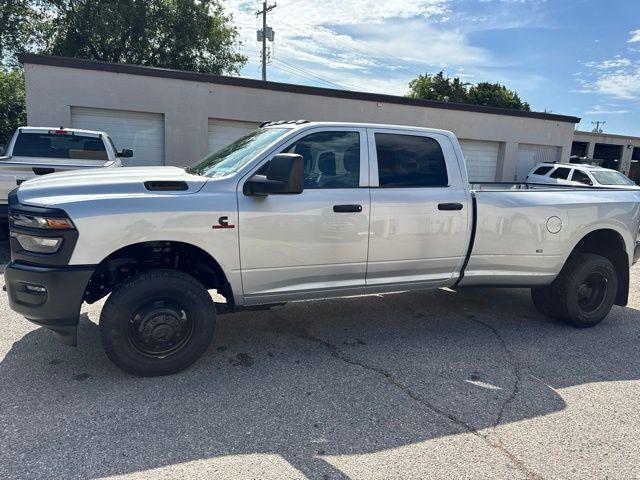 2026 RAM Ram 3500 RAM 3500 TRADESMAN CREW CAB 4X4 8 BOX