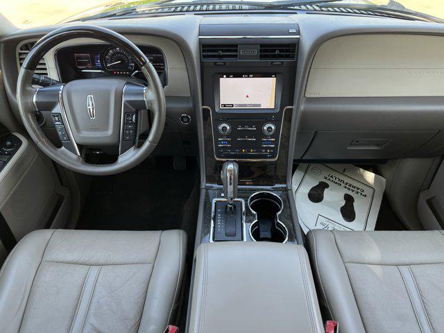 2017 Lincoln Navigator Select