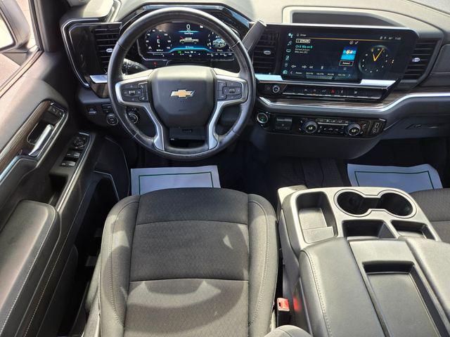 2022 Chevrolet Silverado 1500 4WD Crew Cab Standard Bed LT