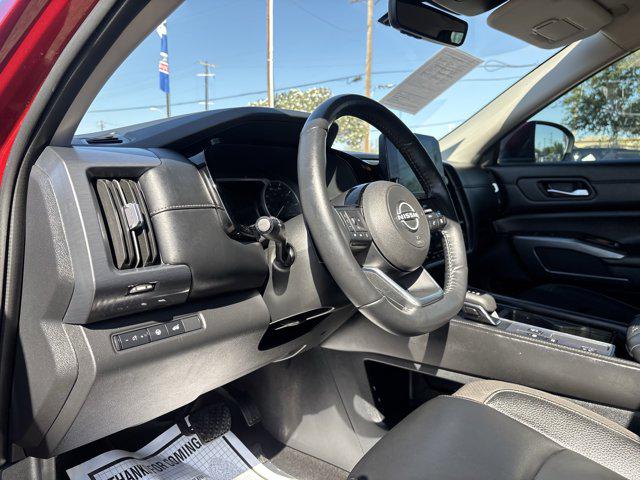 2023 Nissan Pathfinder SL FWD