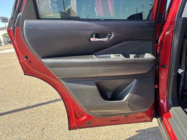2023 Nissan Pathfinder SL FWD