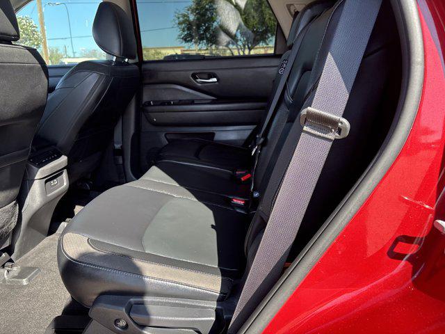 2023 Nissan Pathfinder SL FWD