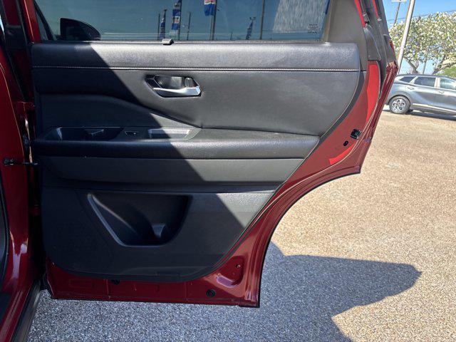 2023 Nissan Pathfinder SL FWD
