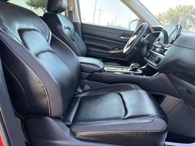 2023 Nissan Pathfinder SL FWD