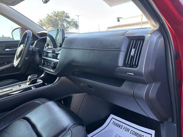 2023 Nissan Pathfinder SL FWD