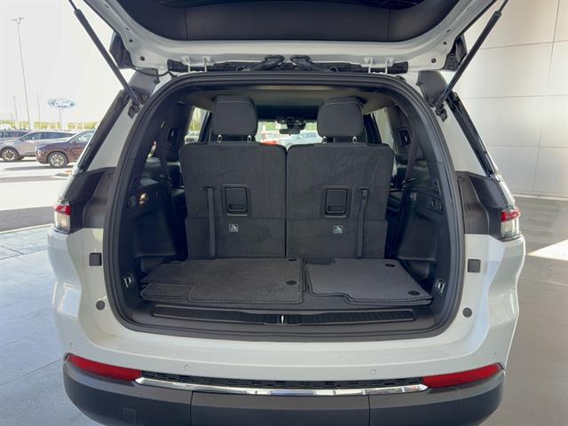 2025 Jeep Grand Cherokee L Laredo 4x4