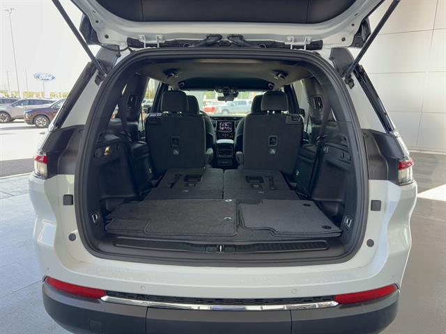 2025 Jeep Grand Cherokee L Laredo 4x4