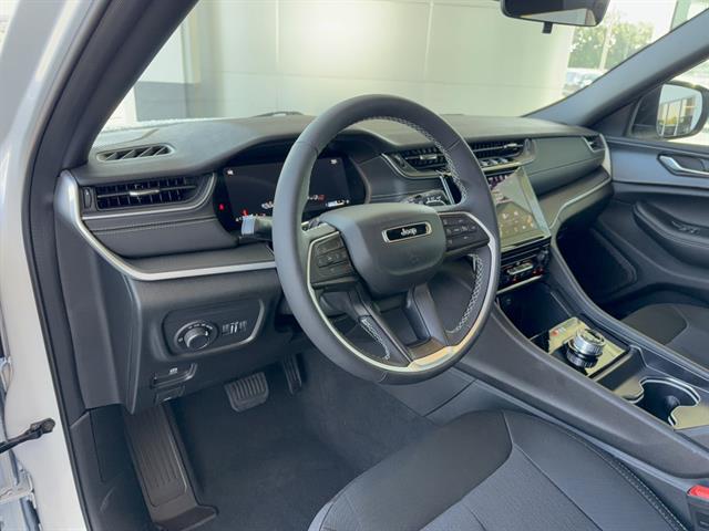 2025 Jeep Grand Cherokee L Laredo 4x4