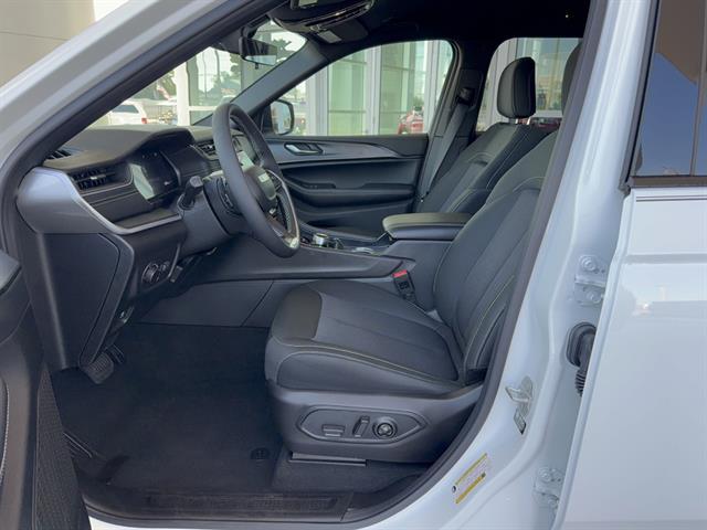 2025 Jeep Grand Cherokee L Laredo 4x4