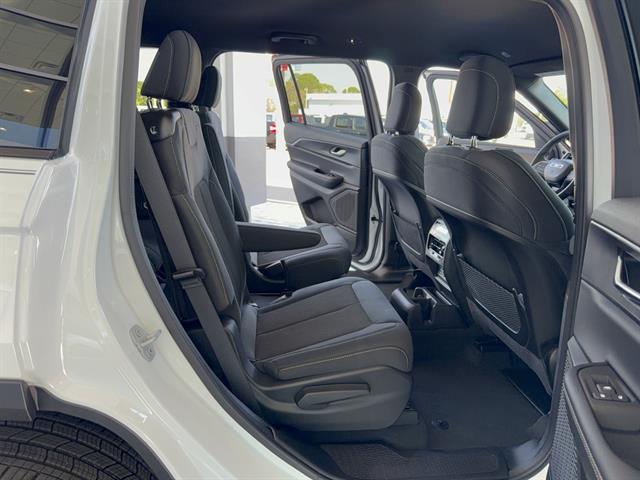 2025 Jeep Grand Cherokee L Laredo 4x4
