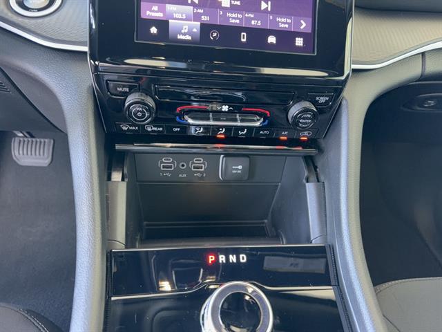 2025 Jeep Grand Cherokee L Laredo 4x4