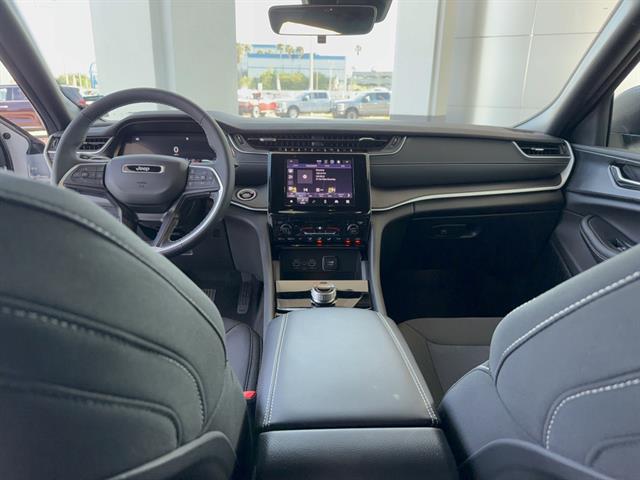 2025 Jeep Grand Cherokee L Laredo 4x4