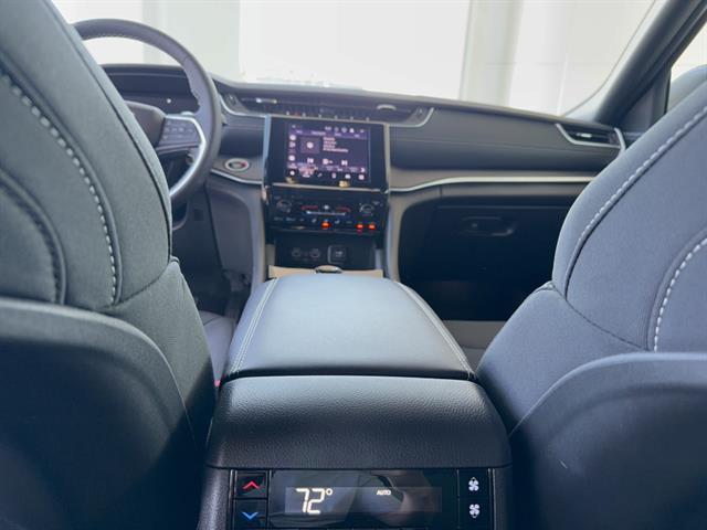 2025 Jeep Grand Cherokee L Laredo 4x4
