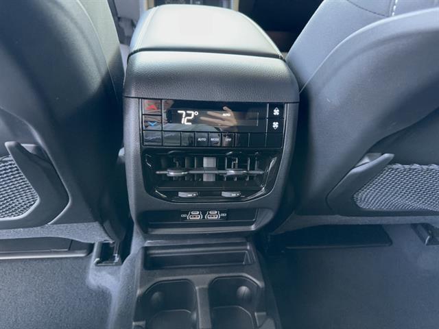 2025 Jeep Grand Cherokee L Laredo 4x4