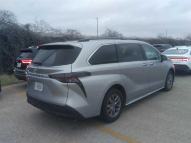 2025 Toyota Sienna XLE